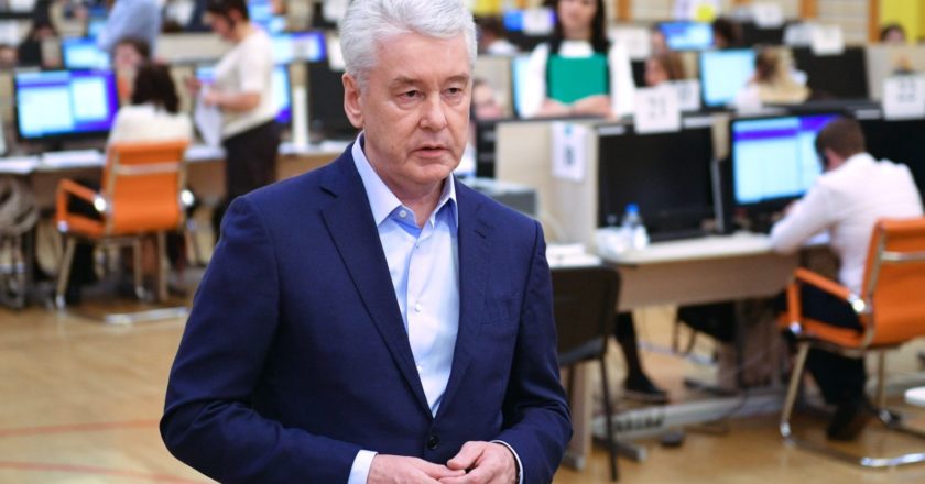 Мэр Москвы Сергей Собянин в московском колл-центре по вопросам диагностики и профилактики коронавируса 2019-nCoV. Рамиль Ситдиков / РИА Новости