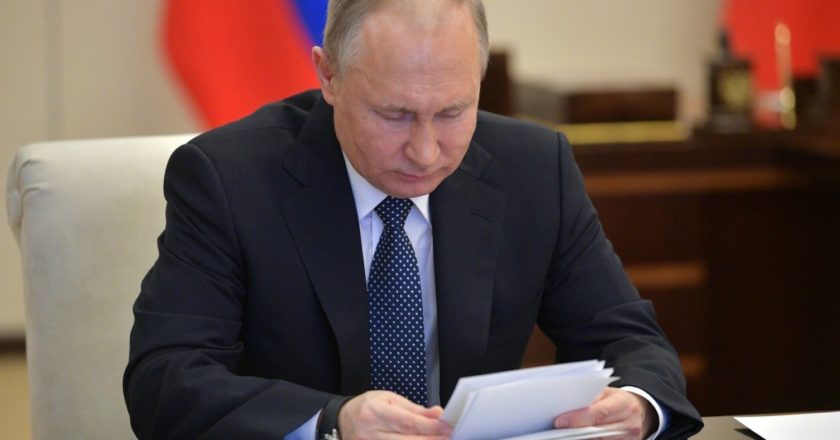 На совещании по вопросам развития ситуации с коронавирусной инфекцией и мерам по её профилактике. Фото: kremlin.ru