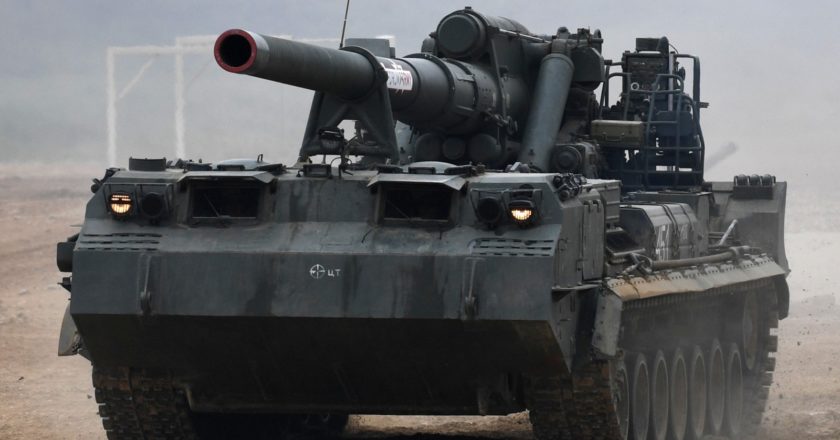 Самоходная пушка 2С7М "Малка" во время демонстрационного показа современных и перспективных образцов вооружения, военной и специальной техники. Григорий Сысоев