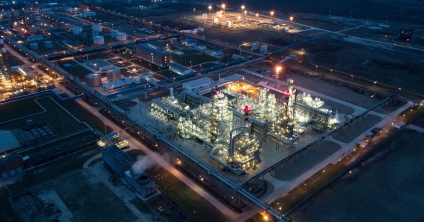 Нефтеперерабатывающий завод. Виталий Тимкив / РИА Новости
