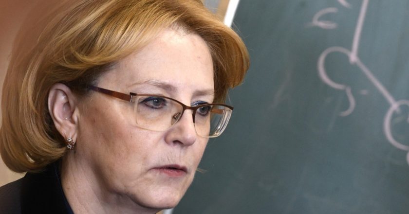Руководитель ФМБА России Вероника Скворцова на демонстрации набора ПЦР - диагностики. Федеральный научно-клинический центр физико-химической медицины ФМБА России продемонстрировал набор ПЦР (полимеразной цепной реакции) - диагностики для обнаружения коронавируса. Владимир Астапкович / РИА Новости