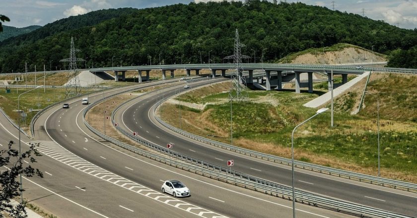 За пять лет в Краснодарском крае отремонтировано почти 2,5 тысячи км автомобильных дорог местного значения. Фото: Администрация Краснодарского края