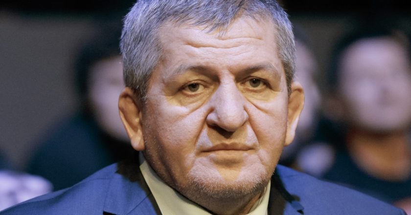 Заслуженный тренер России, старший тренер сборной команды республики Дагестан по боевому самбо, чемпион Украины по дзюдо и самбо Абдулманап Нурмагомедов - отец и тренер бойца ММА Хабиба Нурмашомедова. Виталий Тимкив / РИА Новости