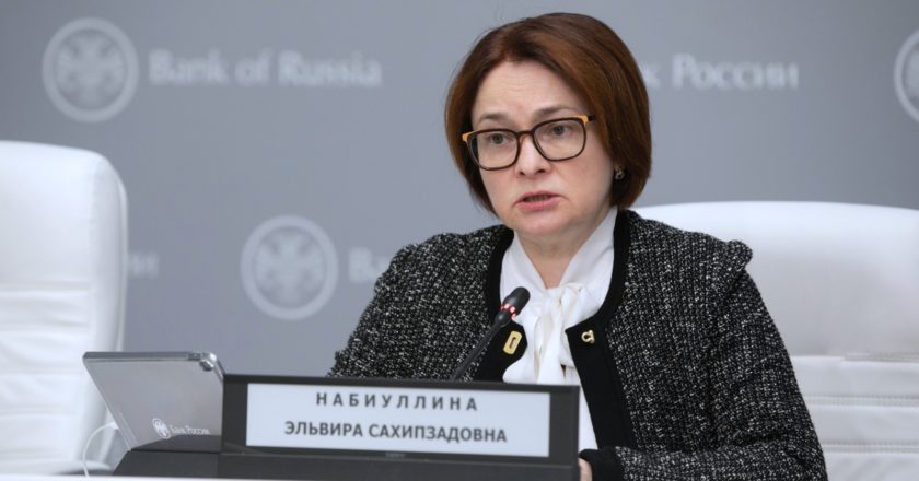 Председатель Центрального банка РФ Эльвира Набиуллина во время онлайн-пресс-конференции о текущей ситуации и стабилизационных мерах. Артем Кудрявцев / Пресс-служба Банка России