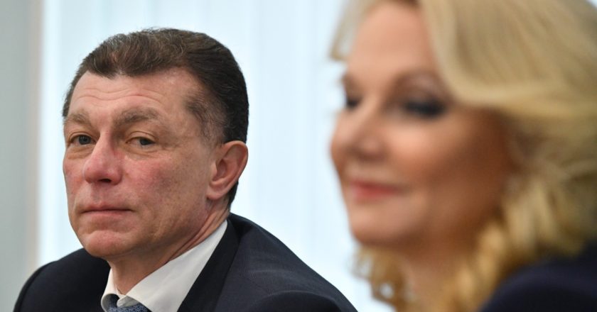Заместитель председателя правительства РФ Татьяна Голикова и глава Пенсионного фонда России Максим Топилин. Рамиль Ситдиков / РИА Новости