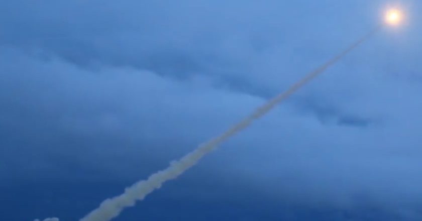 Испытания крылатой ракеты с ядерным двигателем «Буревестник». Скриншот видео, предоставленного Минобороны РФ. Министерство обороны РФ