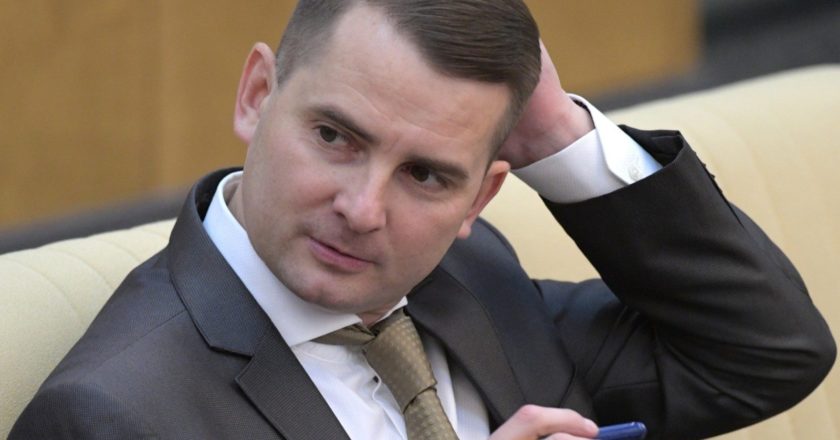 Председатель комитета Госдумы РФ по труду, социальной политике и делам ветеранов Ярослав Нилов на пленарном заседании Государственной Думы РФ. Владимир Федоренко / РИА Новости