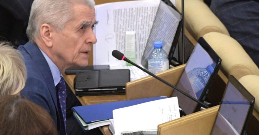 Первый заместитель председателя комитета Государственной Думы РФ по образованию и науке Геннадий Онищенко на пленарном заседании Госдумы РФ. Владимир Федоренко / РИА Новости