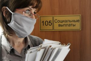 Специалист сектора социальных выплат безработным гражданам. Алексей Сухоруков / РИА Новости