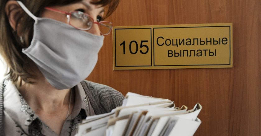 Специалист сектора социальных выплат безработным гражданам. Алексей Сухоруков / РИА Новости