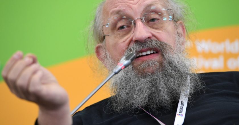 Писатель, телеведущий Анатолий Вассерман. Нина Зотина / РИА Новости
