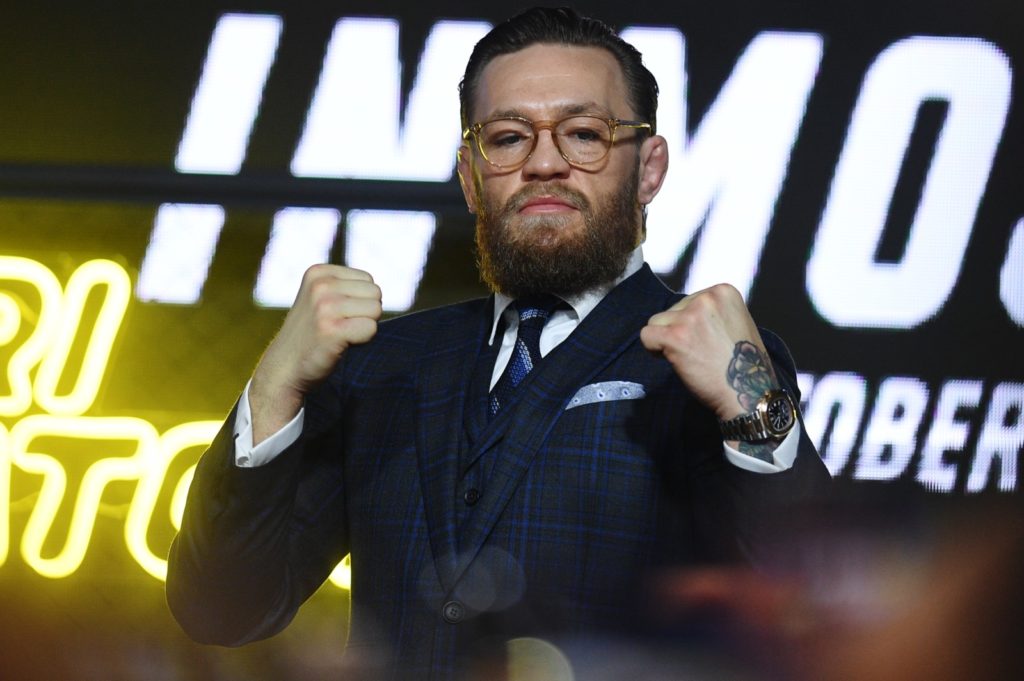 Боец смешанных единоборств, бывший чемпион турнира UFC Конор Макгрегор на пресс-конференции. Владимир Астапкович / РИА Новости