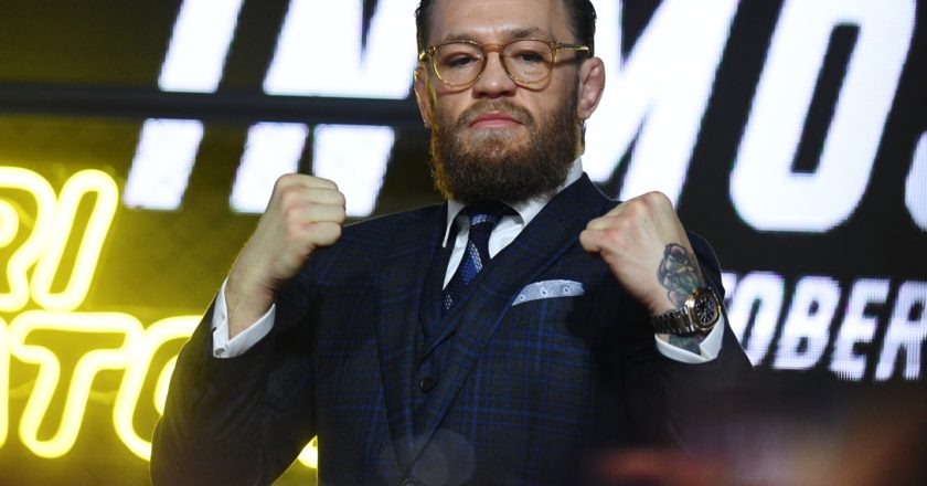 Боец смешанных единоборств, бывший чемпион турнира UFC Конор Макгрегор на пресс-конференции. Владимир Астапкович / РИА Новости