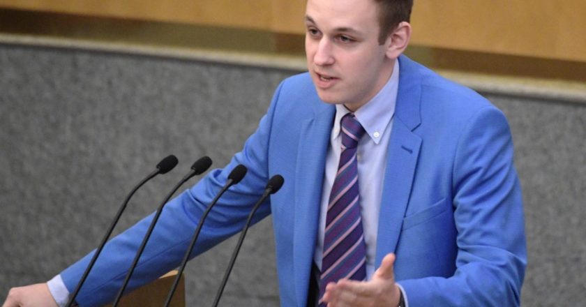 Депутат, член комитета Государственной Думы РФ по физической культуре, спорту, туризму и делам молодежи Василий Власов на пленарном заседании Госдумы РФ. Владимир Федоренко / РИА Новости