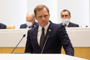 Председатель Комитета Совета Федерации РФ по экономической политике Андрей Кутепов на заседании Совета Федерации РФ. Пресс-служба Совета Федерации РФ