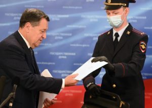 Председатель комитета Государственной Думы РФ по бюджету и налогам Андрей Макаров (слева).Григорий Сысоев / РИА Новости