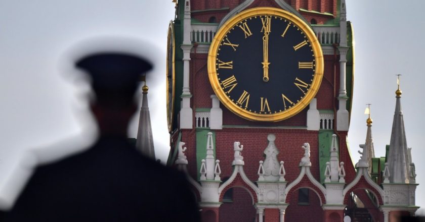 Сотрудник полиции на Красной площади в Москве. Алексей Куденко / РИА Новости