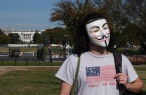 Участник во время проведения акции протеста в Вашингтоне. Юки Ивамура / РИА Новости