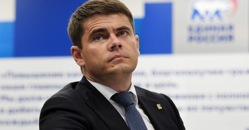 Первый заместитель председателя Комитета Государственной Думы по информационной политике, информационным технологиям и связи, сопредседатель Центрального совета сторонников партии "Единая Россия" Сергей Боярский. Григорий Сысоев / РИА Новости