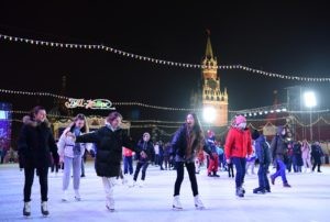 Гости на открытии ГУМ-катка на Красной площади в Москве. Алексей Майшев / РИА Новости