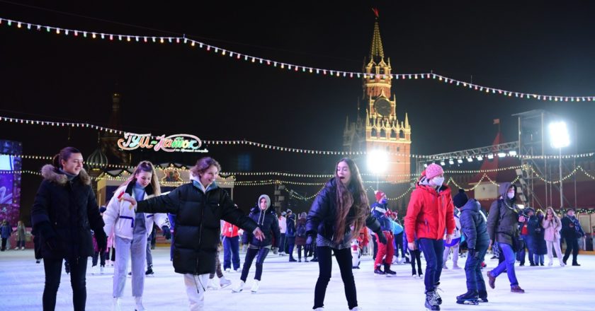 Гости на открытии ГУМ-катка на Красной площади в Москве. Алексей Майшев / РИА Новости