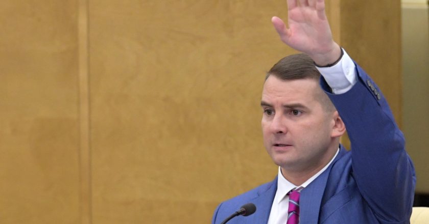 Председатель комитета Госдумы РФ по труду, социальной политике и делам ветеранов Ярослав Нилов на пленарном заседании Государственной Думы РФ. Владимир Федоренко / РИА Новости