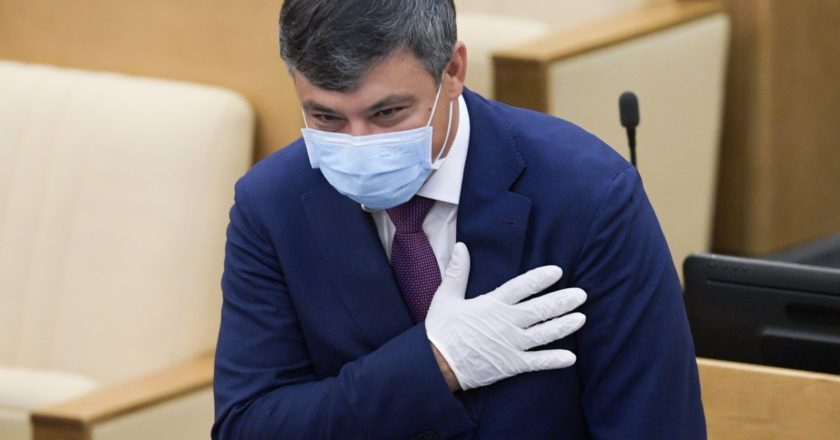Председатель комитета Государственной Думы РФ по охране здоровья Дмитрий Морозов на пленарном заседании Государственной Думы РФ. Владимир Федоренко / РИА Новости