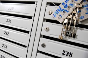 Ключи от новых квартир в доме, построенном по программе социальной ипотеки в Набережных Челнах. Максим Богодвид / РИА Новости