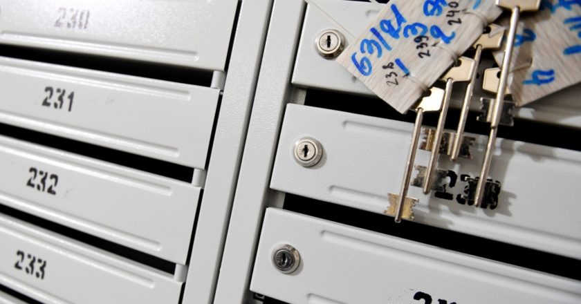 Ключи от новых квартир в доме, построенном по программе социальной ипотеки в Набережных Челнах. Максим Богодвид / РИА Новости