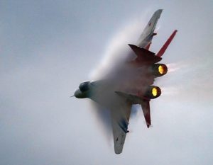 Истребитель МиГ-29 пилотажной группы "Стрижи" выполняет демонстрационный полет в рамках Международного форума "Армия-2020" на аэродроме "Кубинка" в Подмосковье. Александр Вильф / РИА Новости