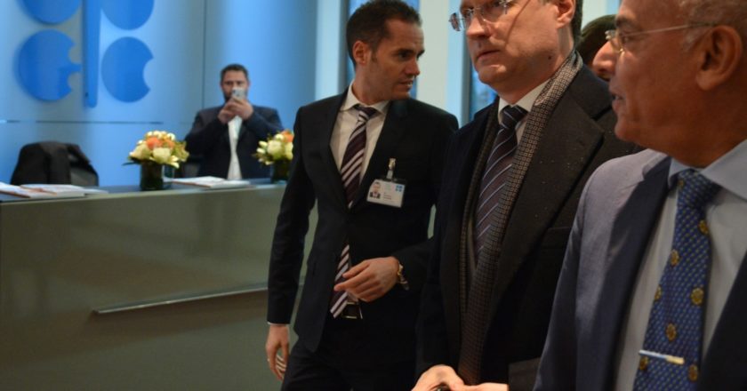 Министр энергетики РФ Александр Новак (второй справа) перед началом 173-го заседания ОПЕК и встречи со странами, не входящими в ОПЕК. Алексей Витвицкий / РИА Новости