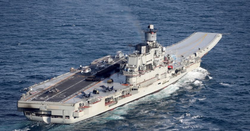 Российский тяжёлый авианесущий крейсер "Адмирал Кузнецов". Изображение является раздаточным материалом, предоставлено третьей стороной. Только редакционное использование. Запрет на архивирование, коммерческое использование, рекламную кампанию. Министерство обороны Великобритании