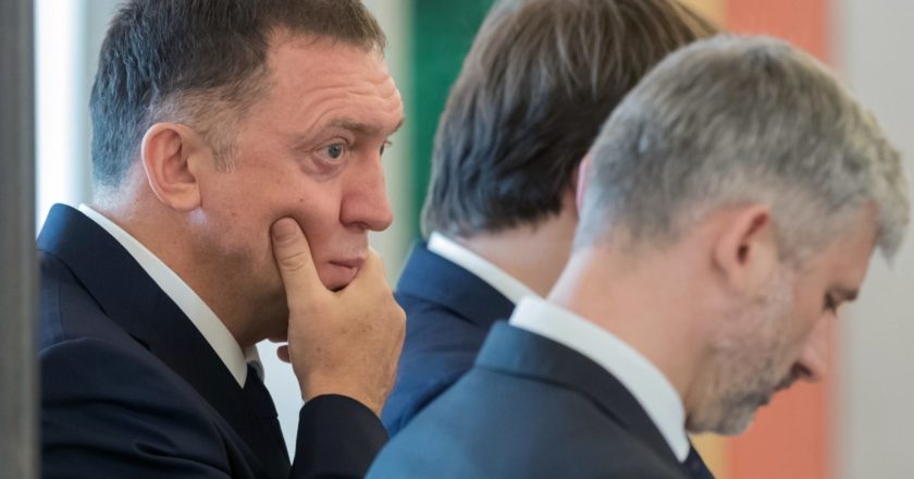 Президент, член совета директоров РУСАЛ, председатель наблюдательного совета группы компаний "Базовый Элемент" Олег Дерипаска (слева). Сергей Гунеев / РИА Новости