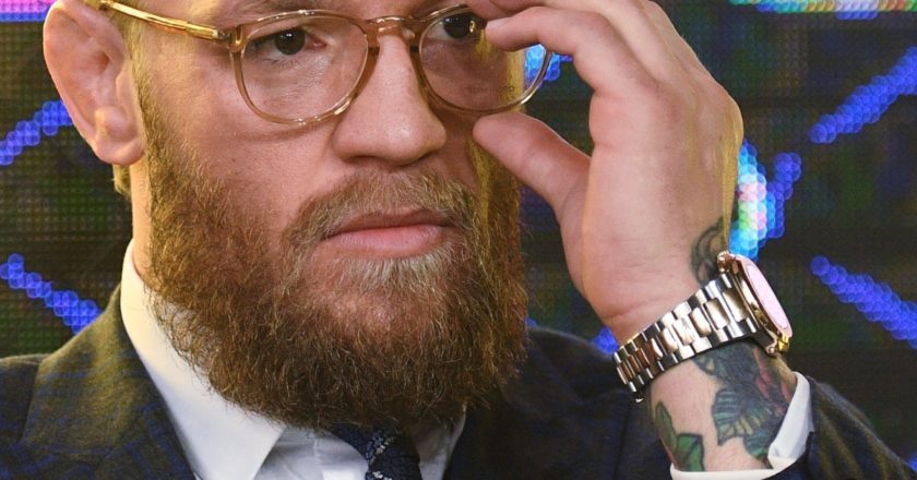 Боец смешанных единоборств, бывший чемпион турнира UFC Конор Макгрегор на пресс-конференции. Владимир Астапкович / РИА Новости