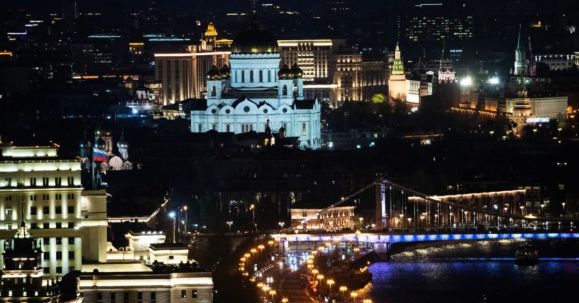 Вид на кафедральный соборный храм Христа Спасителя в Москве. Максим Блинов / РИА Новости