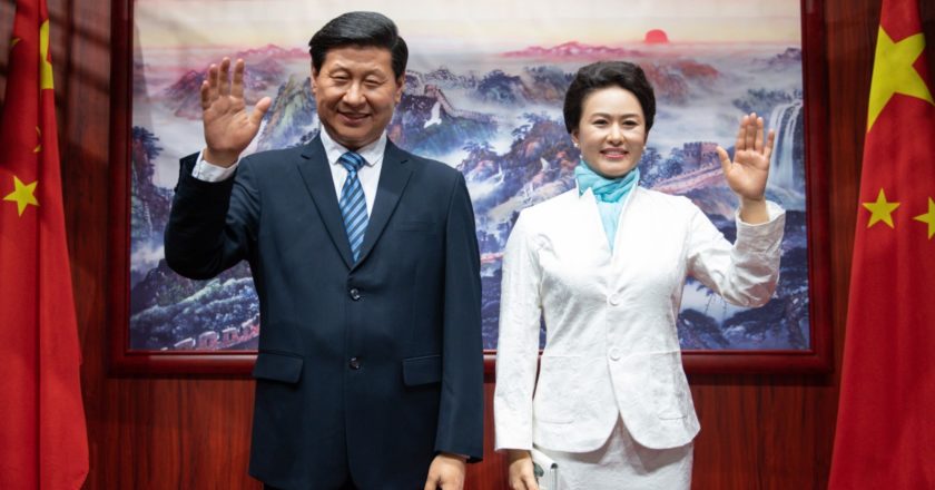 Председатель Китайской Народной Республики (КНР) Си Цзиньпина и его супруги Пэн Лиюань. Артур Лебедев / РИА Новости