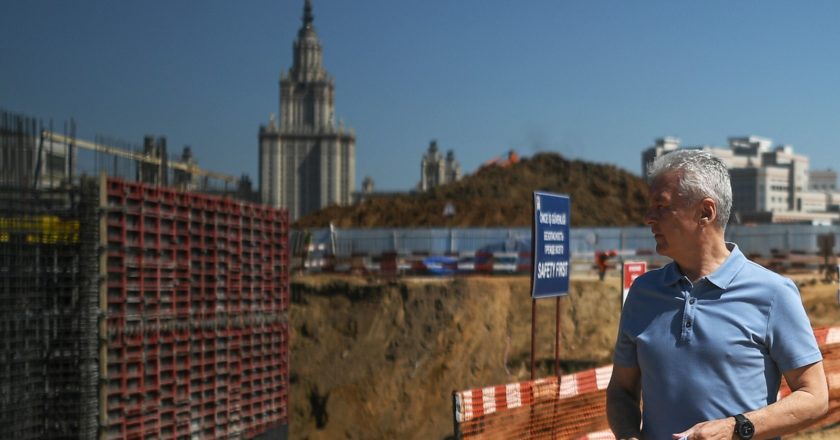 Мэр Москвы Сергей Собянин на торжественном мероприятии, посвященном началу строительства кластеров "Междисциплинарный" и "Образовательный" на территории Инновационного научно-технологического центра МГУ "Воробьевы горы". Владимир Астапкович / РИА Новости