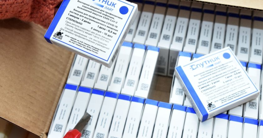 Доставка новой партии российской вакцины от коронавирусной инфекции "Спутник Лайт" в Донецке. Сергей Батурин / РИА Новости