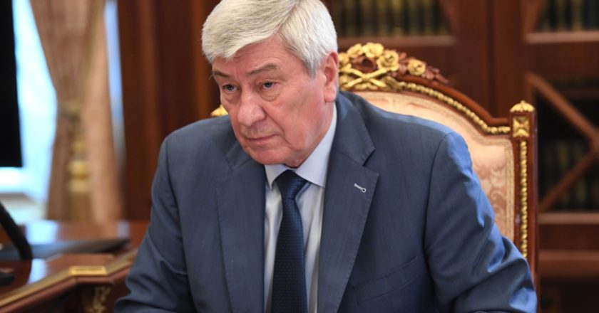 Директор Федеральной службы по финансовому мониторингу (Росфинмониторинг) Юрий Чиханчин во время встречи с президентом РФ Владимиром Путиным. Алексей Никольский / РИА Новости