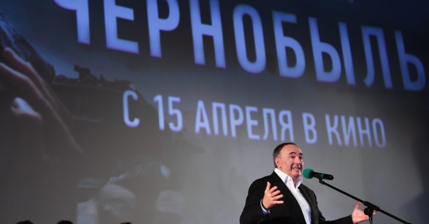 Режиссёр, продюсер и медиа-менеджер Александр Роднянский выступает на презентации фильма режиссера Данилы Козловского "Чернобыль" в кинотеатре "КАРО 11 Октябрь". Екатерина Чеснокова / РИА Новости