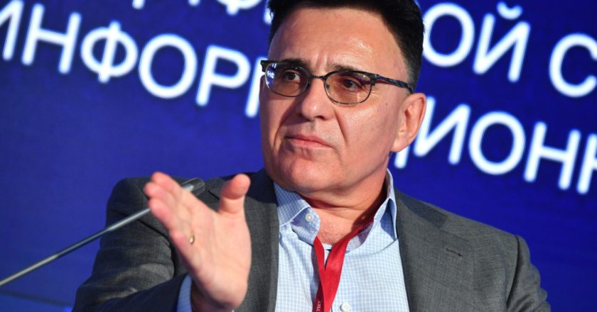Руководитель Федеральной службы по надзору в сфере связи, информационных технологий и массовых коммуникаций (Роскомнадзор) Александр Жаров. Евгений Биятов / РИА Новости