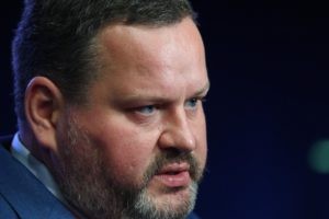 Министр труда и социальной защиты РФ Антон Котяков перед началом пленарного заседания Восточного экономического форума во Владивостоке. Григорий Сысоев / РИА Новости