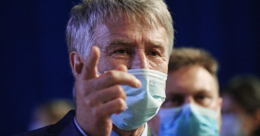 Председатель правления ПАО "Новатэк" Леонид Михельсон перед началом пленарного заседания Восточного экономического форума во Владивостоке. Григорий Сысоев / РИА Новости
