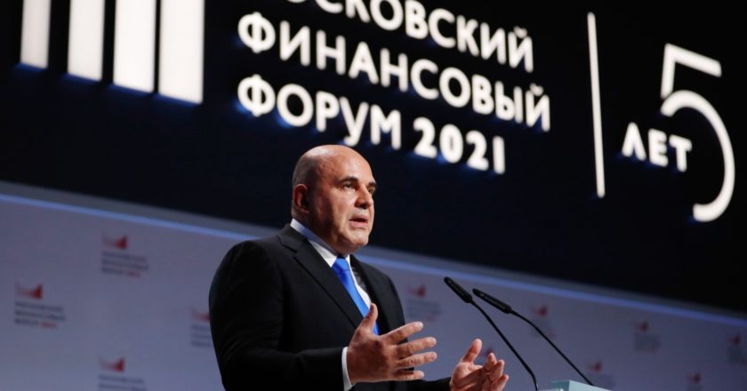 Председатель правительства РФ Михаил Мишустин выступает на пленарном заседании "Российская экономика и финансовые рынки: устойчивое развитие в меняющемся мире" Московского финансового форума. Дмитрий Астахов / РИА Новости