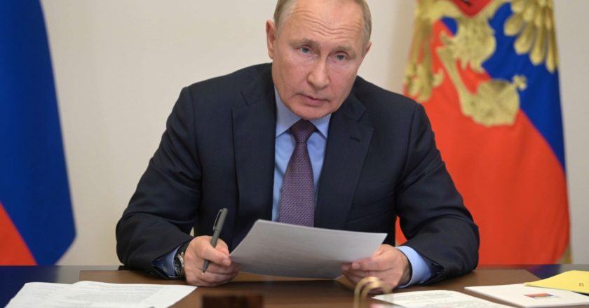 Президент РФ Владимир Путин в режиме видеоконференции проводит совещание с членами правительства РФ и руководством партии "Единая Россия". Алексей Дружинин / РИА Новости
