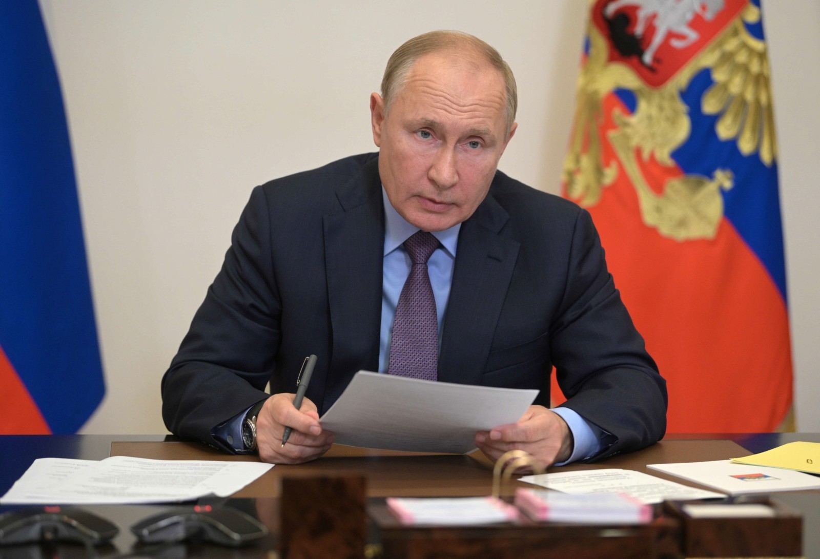 Президент РФ Владимир Путин в режиме видеоконференции проводит совещание с членами правительства РФ и руководством партии "Единая Россия". Алексей Дружинин / РИА Новости