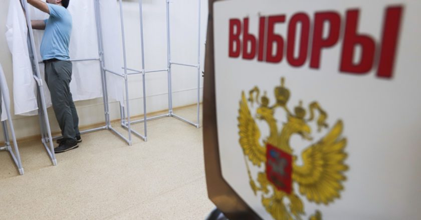 Подготовка избирательного участка №1055 в Пятигорске к проведению голосования на выборах депутатов Государственной Думы РФ. Денис Абрамов / РИА Новости