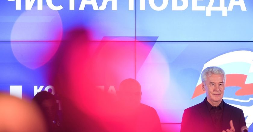 Мэр Москвы Сергей Собянин в штабе общественной поддержки партии "Единая Россия" по завершении единого дня голосования на выборах депутатов Государственной Думы РФ в Москве. Рамиль Ситдиков / РИА Новости