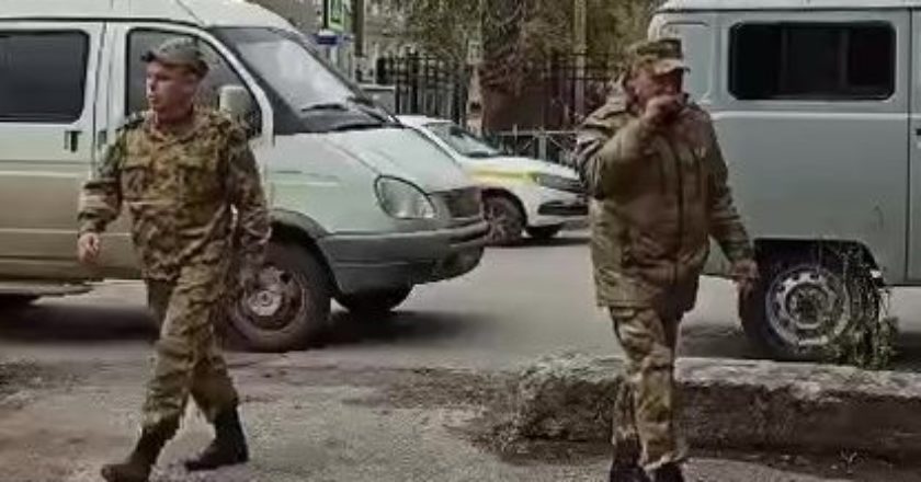 У Пермского государственного национального исследовательского университета, где вооруженный молодой человек открыл стрельбу. Ольга Домская / РИА Новости