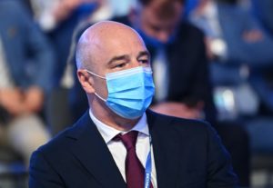 Министр финансов РФ Антон Силуанов перед началом пленарного заседания XX Съезда партии "Единая Россия" в центральном выставочном комплексе "Экспоцентр" в Москве. Григорий Сысоев / РИА Новости